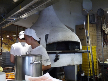 1384953174-1097257272 松山-Pizzeria Oggi拿坡里認證 好好吃的窯烤披薩