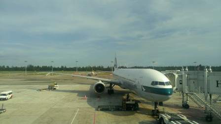 1385864008-1998132839 2013台北新加坡香港 怎麼全程老飛機