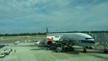 1385864008-3812892190 2013台北新加坡香港 怎麼全程老飛機