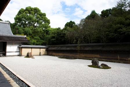 1386505888-2988713833 Kyoto-龍安寺 枯山水 巧妙的15顆石頭排列 永遠只看到14顆