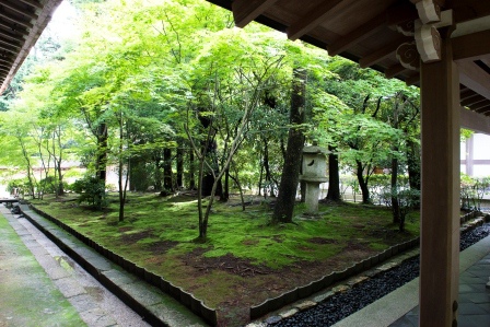 1386505899-751945921 Kyoto-龍安寺 枯山水 巧妙的15顆石頭排列 永遠只看到14顆