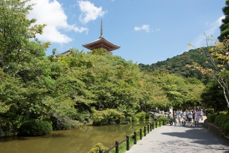 1387023632-89468190 Kyoto-清水寺 春天的櫻花秋天的紅葉冬天的白雪 清水寺的美麗