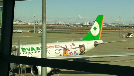 1388136342-812344544 2013最後飛行之Hello Kitty陪我飛東京