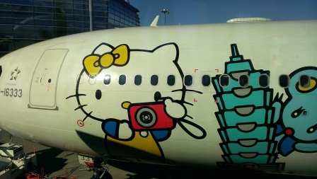 1388136353-2946505912 2013最後飛行之Hello Kitty陪我飛東京