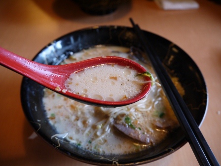 1388324026-1243368201 竹北-大海拉麵 豚骨拉麵挺夠味 加大蒜更有特色