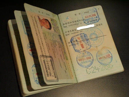 1388495414-3041355102 蓋滿一整本護照 新護照啟用