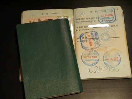 1388495414-3110469011 蓋滿一整本護照 新護照啟用