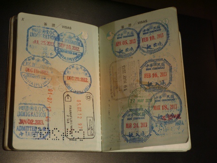 1388495415-1247167718 蓋滿一整本護照 新護照啟用