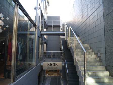 1389530109-4223010796 Omotesando-表參道 超美的建築摩登的商店還有小巷裡特色的小店