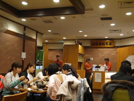 1396185473-477984819 Nagoya-山本屋總本家 怪味道味增烏龍麵但生意很好