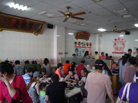1397569534-855508227 豐原-康康豬 人氣超高豐原人的早餐名店 傳統炒麵&豬血湯