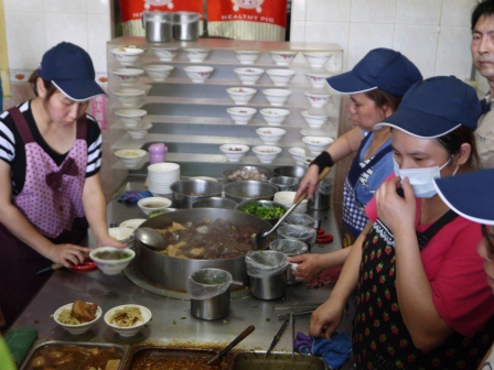 1397569535-2746643946 豐原-康康豬 人氣超高豐原人的早餐名店 傳統炒麵&豬血湯