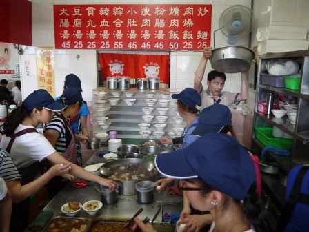 1397569535-3790127962 豐原-康康豬 人氣超高豐原人的早餐名店 傳統炒麵&豬血湯