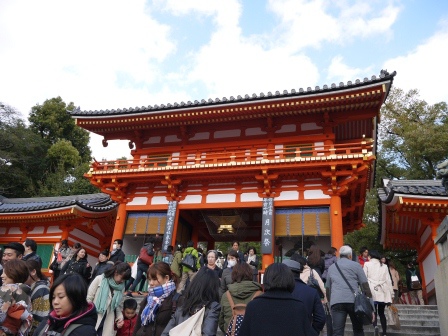1397654729-190098259 Kyoto-八坂神社&円山公園 有點亂的櫻花園區