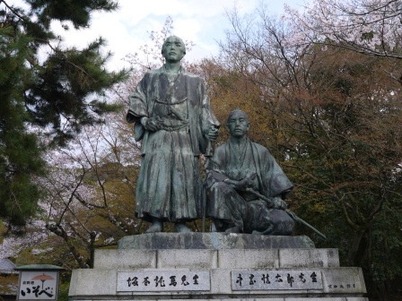 1397654776-2655386690 Kyoto-八坂神社&円山公園 有點亂的櫻花園區