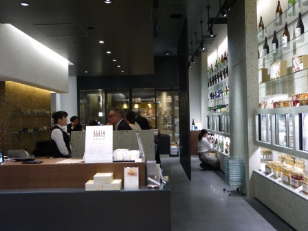 1398563518-2332695582 Nihonbashi-八海山 千年こうじや 這是新式的居酒屋嗎?輕鬆舒服地喝一杯吧!