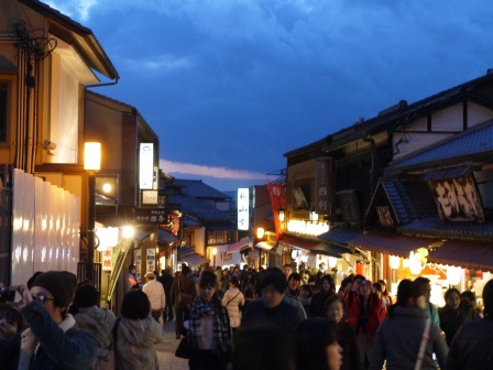 1399786468-1511179486 Kyoto-清水寺賞夜櫻 另種櫻花美