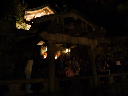 1399786487-3614154905 Kyoto-清水寺賞夜櫻 另種櫻花美