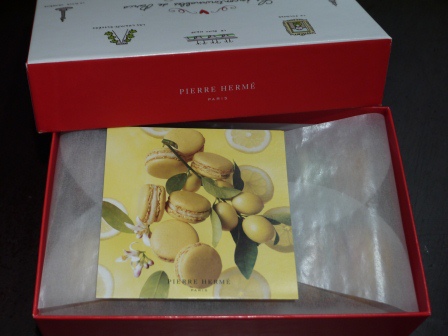 1401082848-1433389107 HK-Pierre Hermé Paris鑲金的馬卡龍 但還真好吃啊!