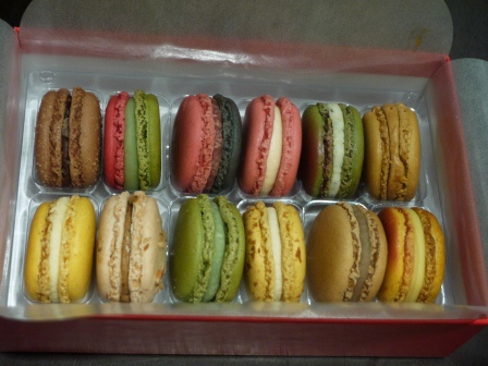 1401082849-2417326897 HK-Pierre Hermé Paris鑲金的馬卡龍 但還真好吃啊!