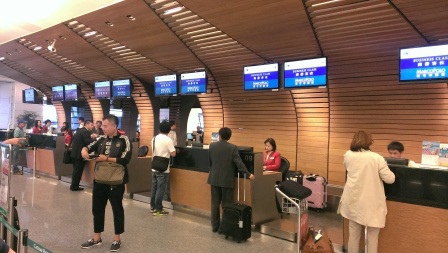 1401696057-3677717241 2014國泰台北香港 是怎樣 等的時間比飛行時間還長...endless delay