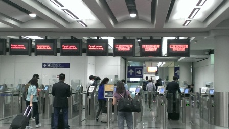 1401696064-629279891 2014國泰台北香港 是怎樣 等的時間比飛行時間還長...endless delay
