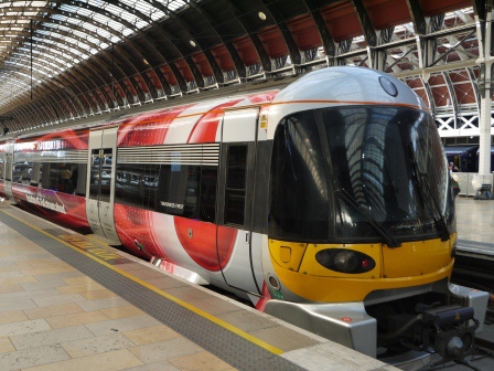 1402928557-212665396 London-舒服快速的希斯洛機場快線Heathrow Express vs.地鐵Picadilly線 機場-倫敦市區 來往方便啊