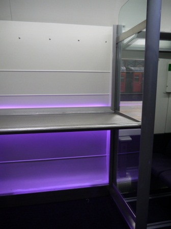 1402929290-949811998 London-舒服快速的希斯洛機場快線Heathrow Express vs.地鐵Picadilly線 機場-倫敦市區 來往方便啊