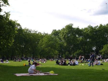 1402934377-229221947 London-美麗的Green Park放空 走著走著白金漢宮就到了啊