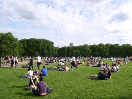 1402934377-566342193 London-美麗的Green Park放空 走著走著白金漢宮就到了啊