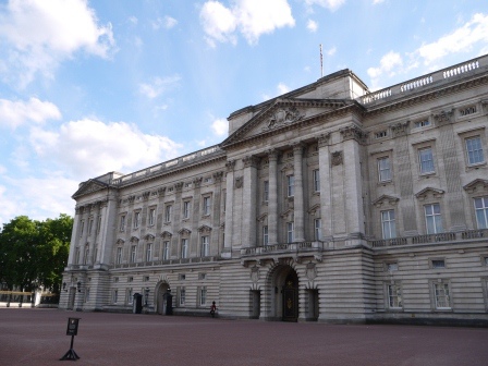 1402934384-2957485884 London-美麗的Green Park放空 走著走著白金漢宮就到了啊