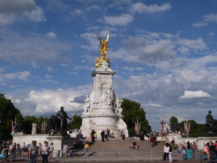 1402934385-794029745 London-美麗的Green Park放空 走著走著白金漢宮就到了啊