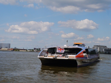 1403324548-1955605566 London-Thames River Bust泰晤士河巴士 換個角度看倫敦