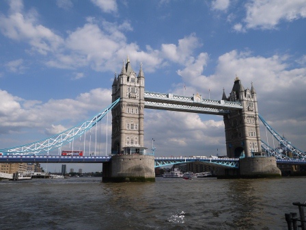 1403324556-510677787 London-Thames River Bust泰晤士河巴士 換個角度看倫敦