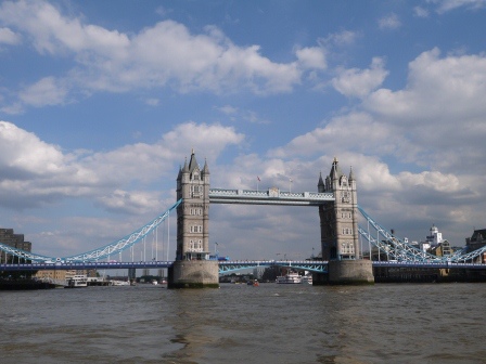 1403324558-34482734 London-Thames River Bust泰晤士河巴士 換個角度看倫敦