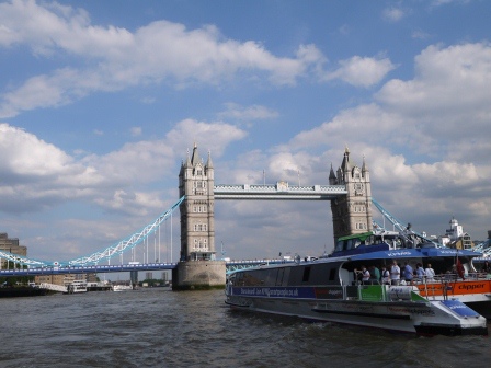 1403324560-94598226 London-Thames River Bust泰晤士河巴士 換個角度看倫敦