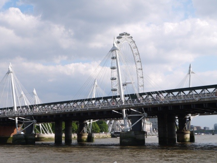 1403324570-472630199 London-Thames River Bust泰晤士河巴士 換個角度看倫敦