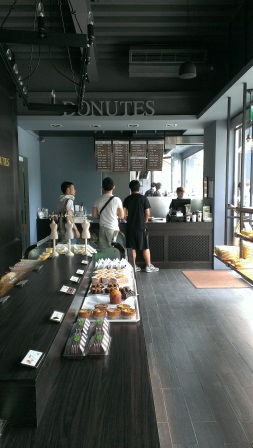 1403324773-2910119264 竹北-多那之Donutes冷氣可以冷一點嗎???