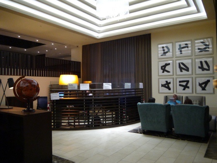 1403441581-3163935749 London-Sheraton Heathrow Airport機場旁的酒店真的很普通