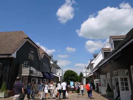 1403654764-1826624279 London-倫敦也有outlet 來Bicester Village血拚吧!