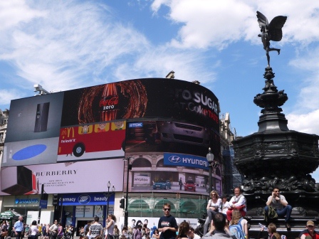 1403793726-1582417530 London-皮卡迪里圓環&高級購物區攝政街與意外的超跑PA
