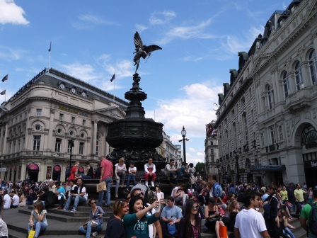1403793728-2024954734 London-皮卡迪里圓環&高級購物區攝政街與意外的超跑PA