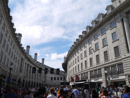 1403793729-773644285 London-皮卡迪里圓環&高級購物區攝政街與意外的超跑PA