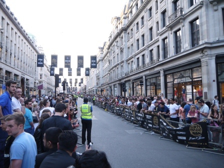 1403793736-3983148355 London-皮卡迪里圓環&高級購物區攝政街與意外的超跑PA