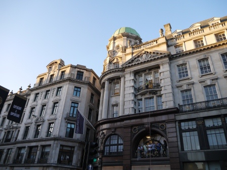 1403793743-567694166 London-皮卡迪里圓環&高級購物區攝政街與意外的超跑PA