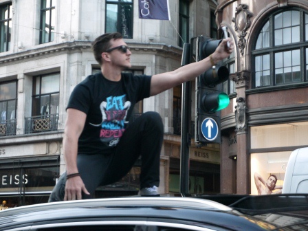 1403793746-492165006 London-皮卡迪里圓環&高級購物區攝政街與意外的超跑PA