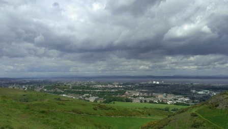 1404045695-329507866 Edinburgh-Arthur's Seat俯瞰愛丁堡全貌的好位置