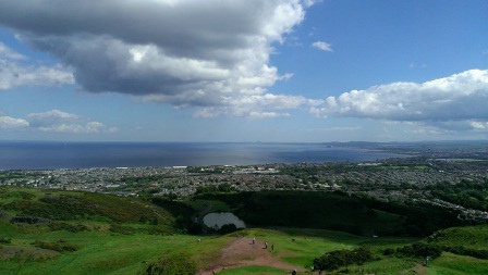 1404045700-888242783 Edinburgh-Arthur's Seat俯瞰愛丁堡全貌的好位置