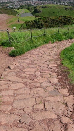 1404045709-3329019387 Edinburgh-Arthur's Seat俯瞰愛丁堡全貌的好位置