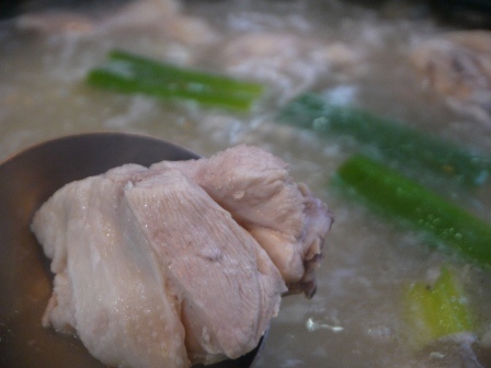 1406644826-2298885852 Seoul- 내림손 삼계탕一隻雞 份量好大但好好吃阿!